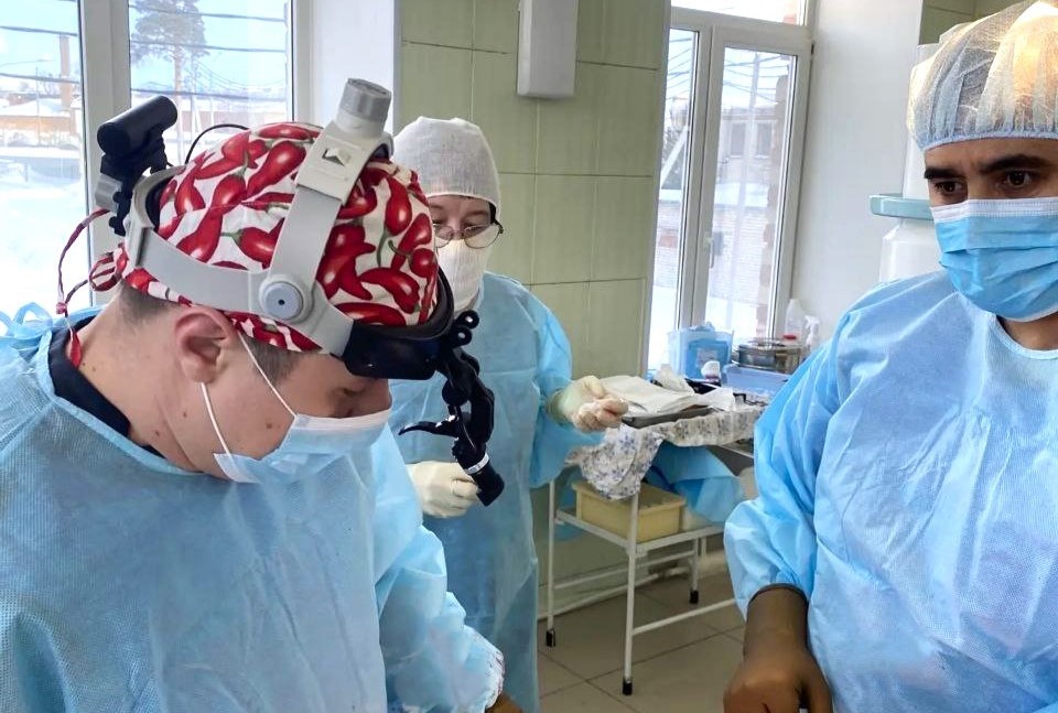 Артёмовские травматологи спасли от ампутации размозжённую руку пожилого рабочего