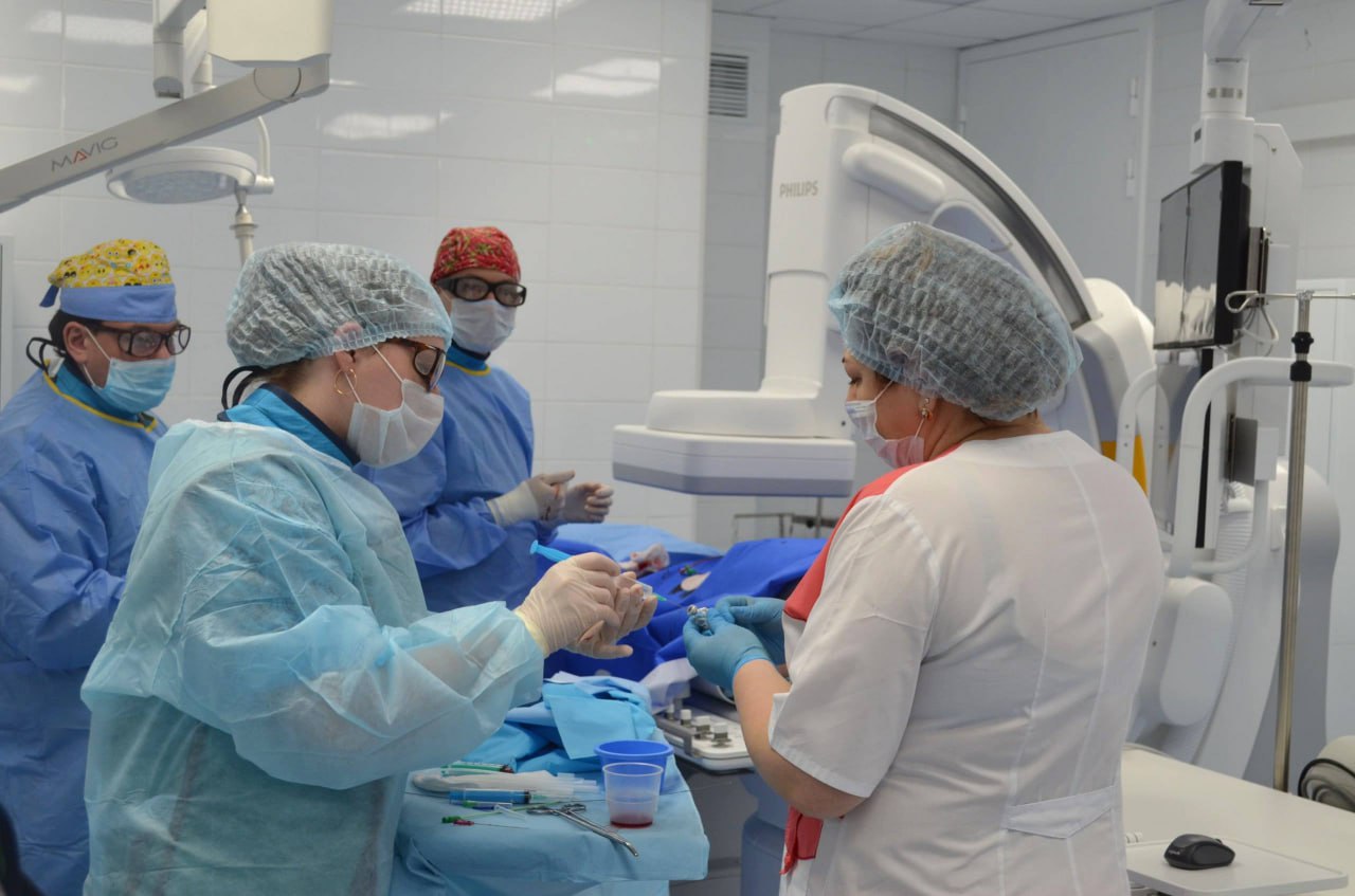 Денис Паслер инициировал дополнительные выплаты для медиков дефицитных специальностей в сёлах и 11 городах Свердловской области