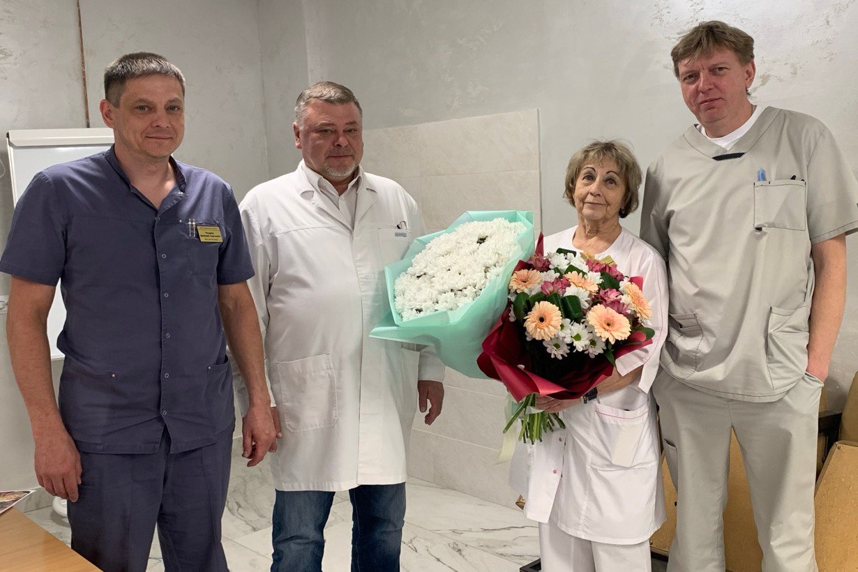 Связанные одной нитью: хирург из Каменска-Уральского с полувековым стажем спасла своего коллегу, когда ему было 7 лет