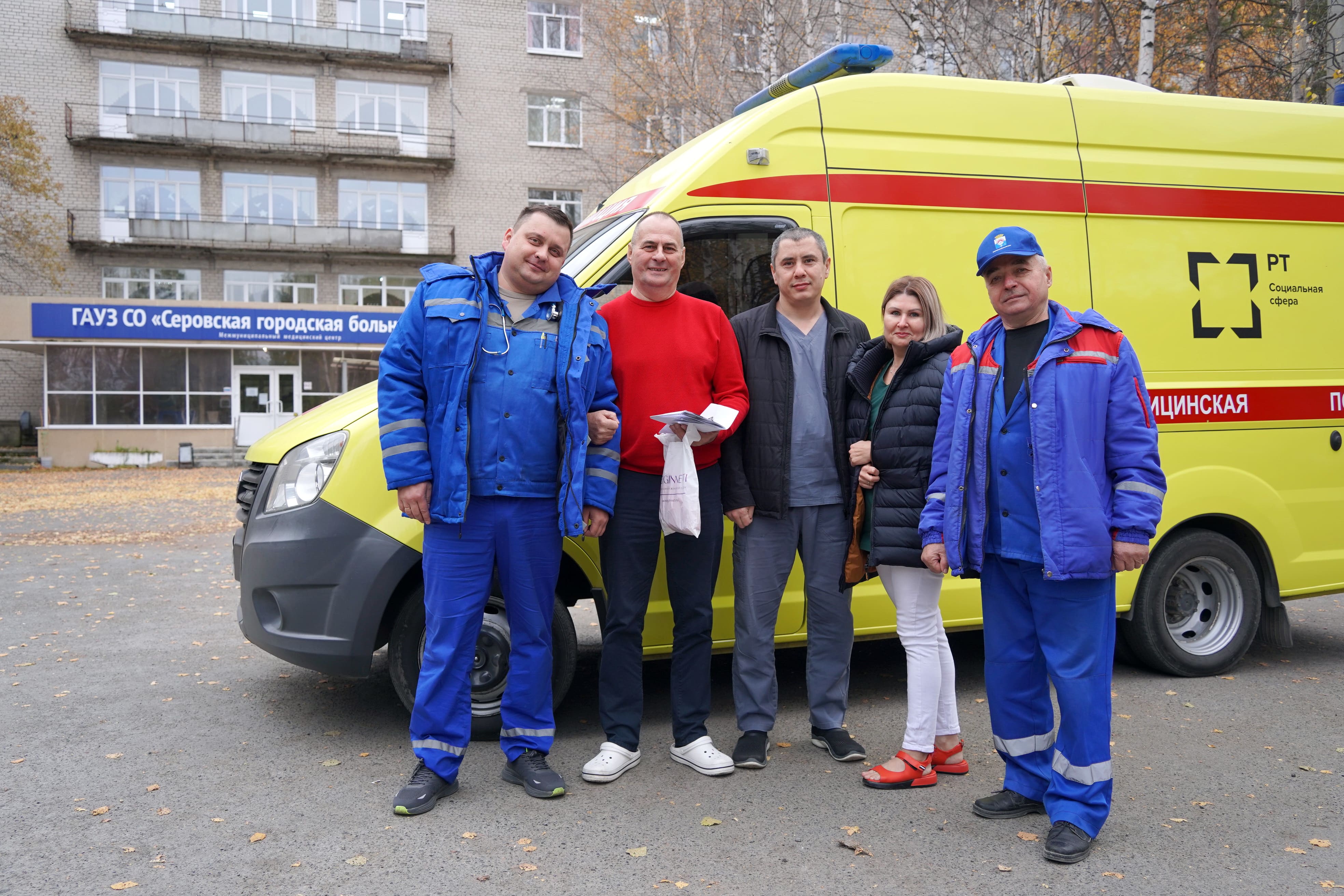 Врачи Серовской городской больницы спасли мужчину, которого 5-тонный автобус придавил к стене гаража