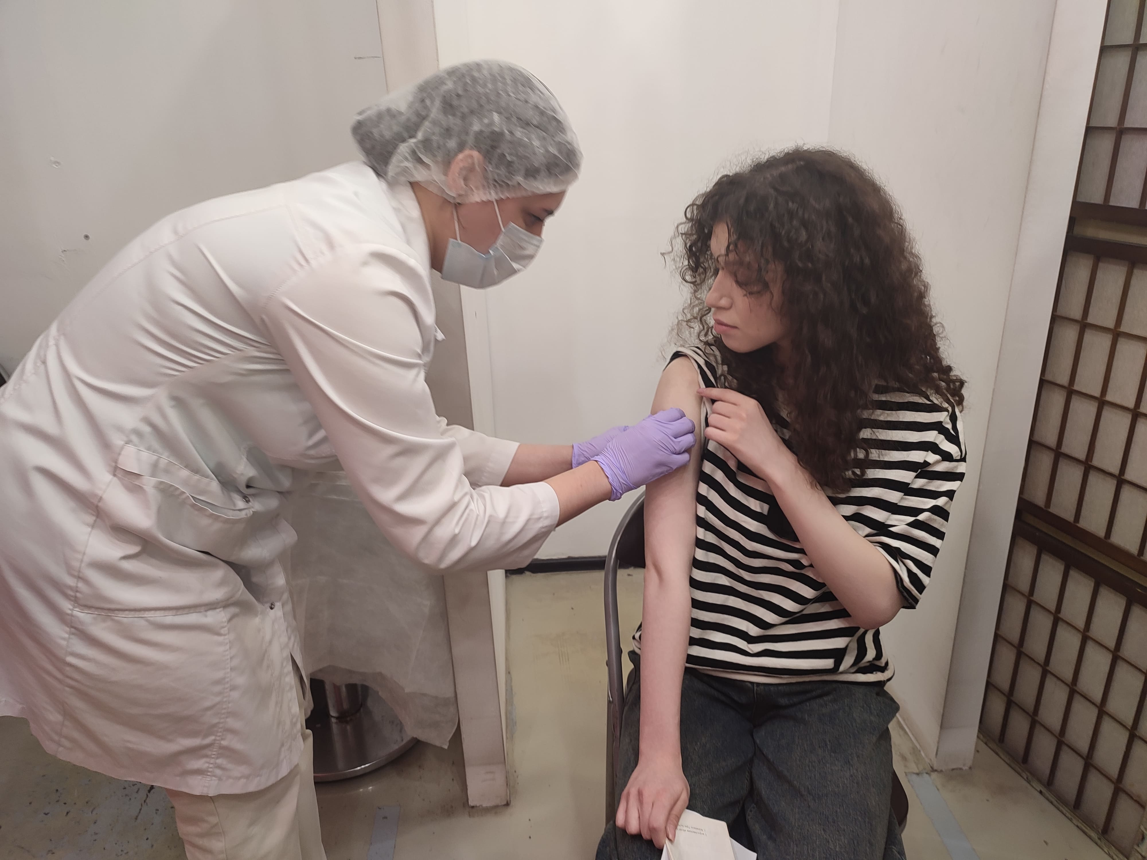 Более 500 уральцев защитили себя от гриппа за первые дни работы пунктов вакцинации в торговых центрах Свердловской области