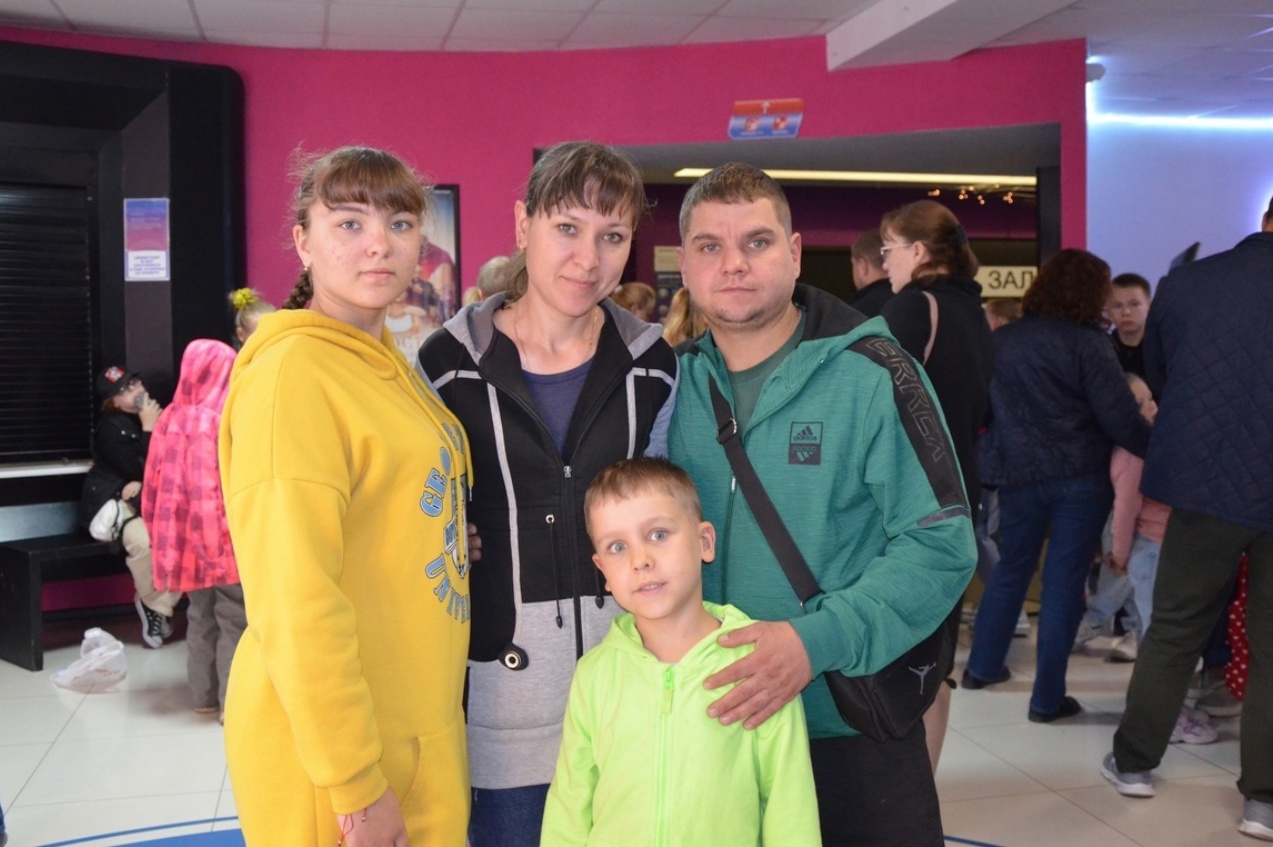Около 150 свердловских доноров с семьями посетили закрытый показ фильма о Великой Отечественной войне в Национальный день донора