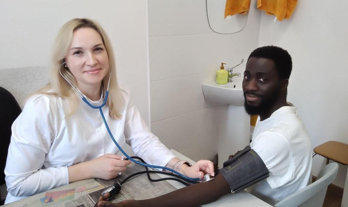 Уральские врачи оказали эффективную медицинскую помощь будущему медику из Сенегала с пневмонией в тяжёлой форме