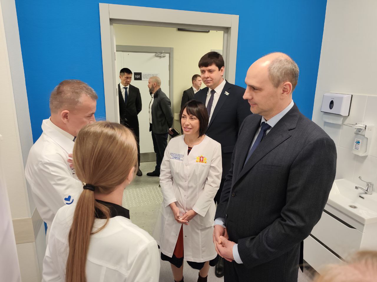 Денис Паслер открыл новую поликлинику в Реже