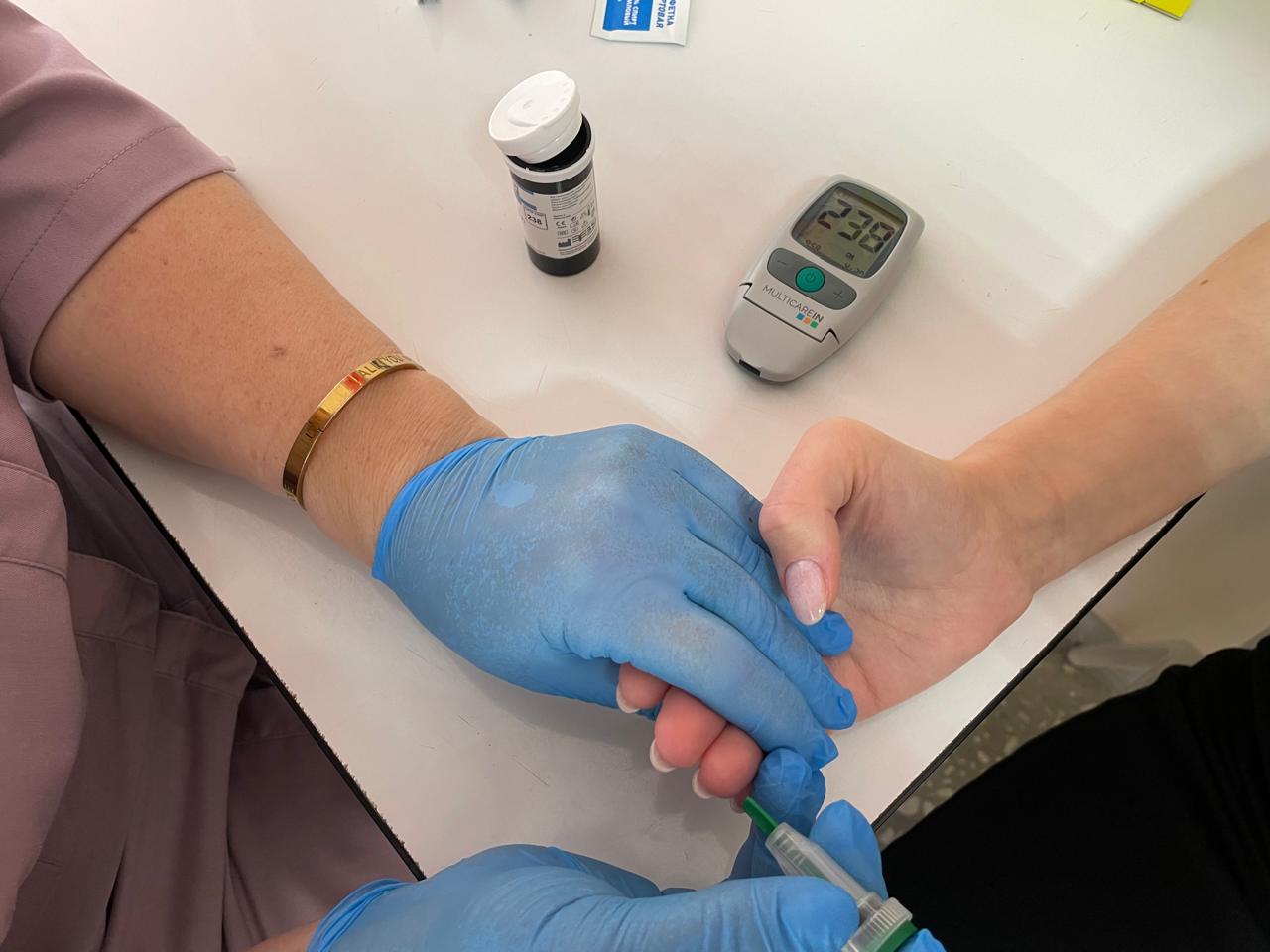 Первоуральские педиатры начали проводить детям из групп риска экспресс-анализ на холестерин во время профилактических осмотров