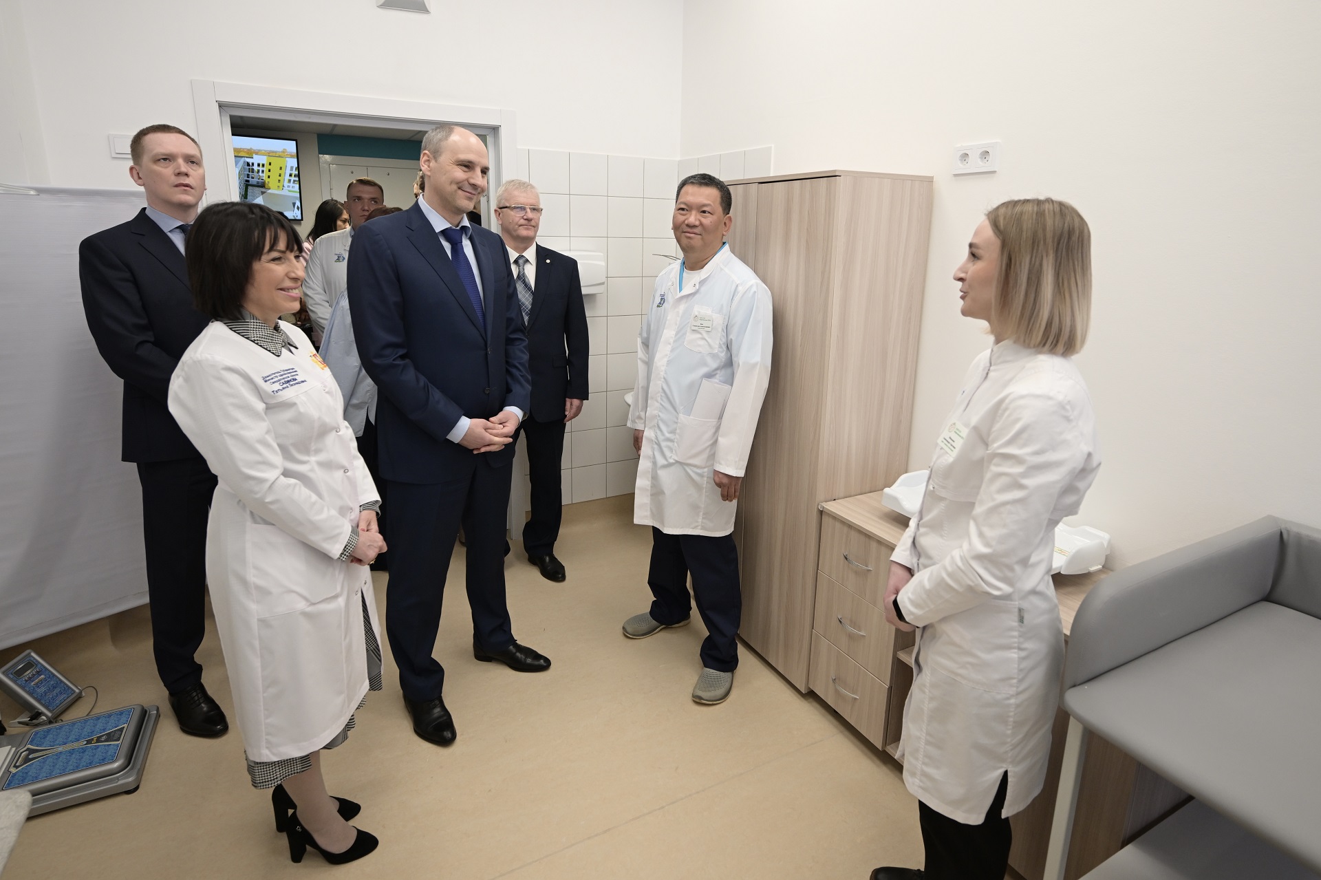 Денис Паслер открыл в Берёзовском новую детскую поликлинику, рассчитанную на помощь всем юным пациентам муниципалитета