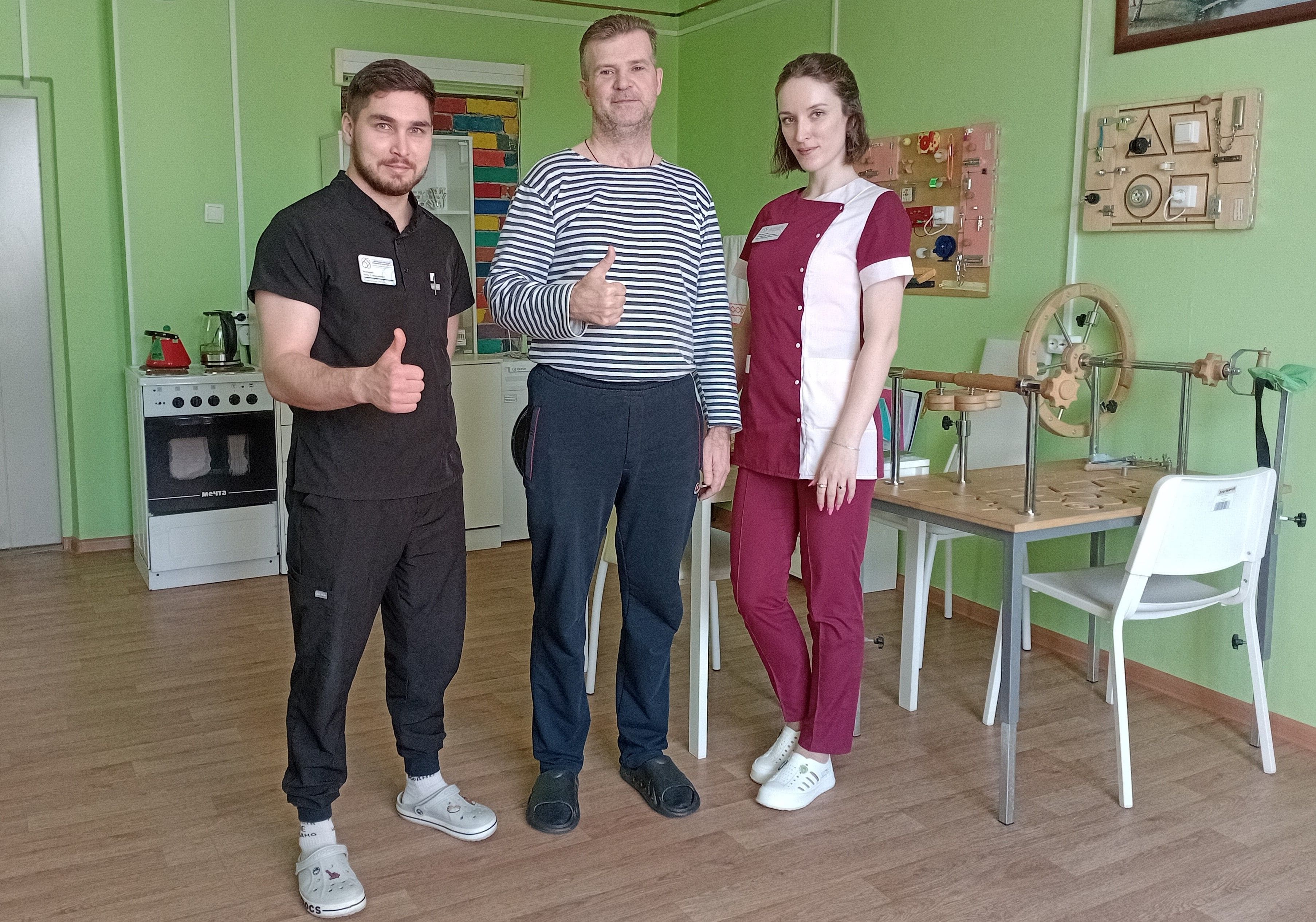 Специалисты по медицинской реабилитации ЦГКБ №6 Екатеринбурга помогают ветерану СВО восстановить силы и здоровье