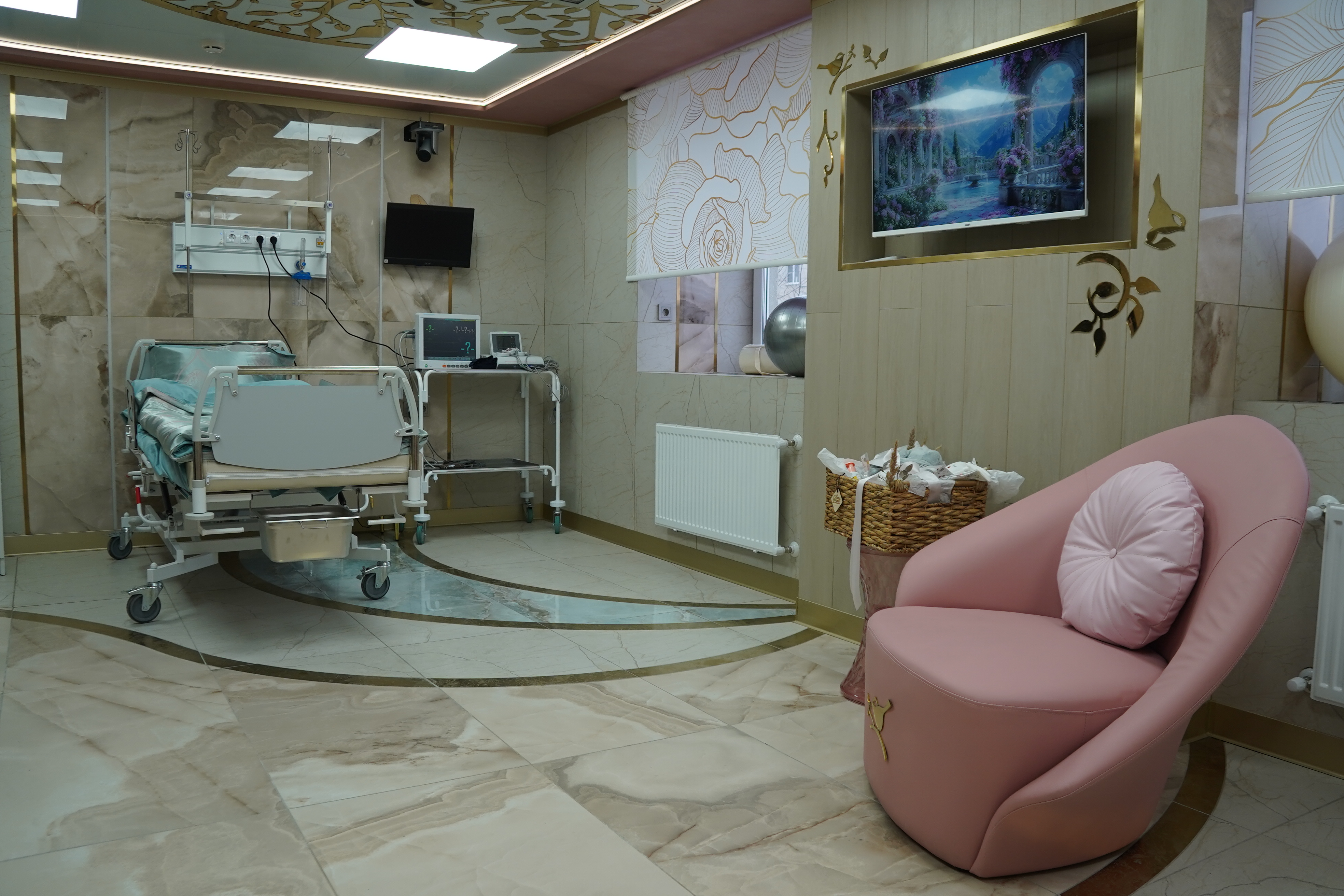  Денис Паслер открыл родильное отделение Первоуральского перинатального центра после реконструкции