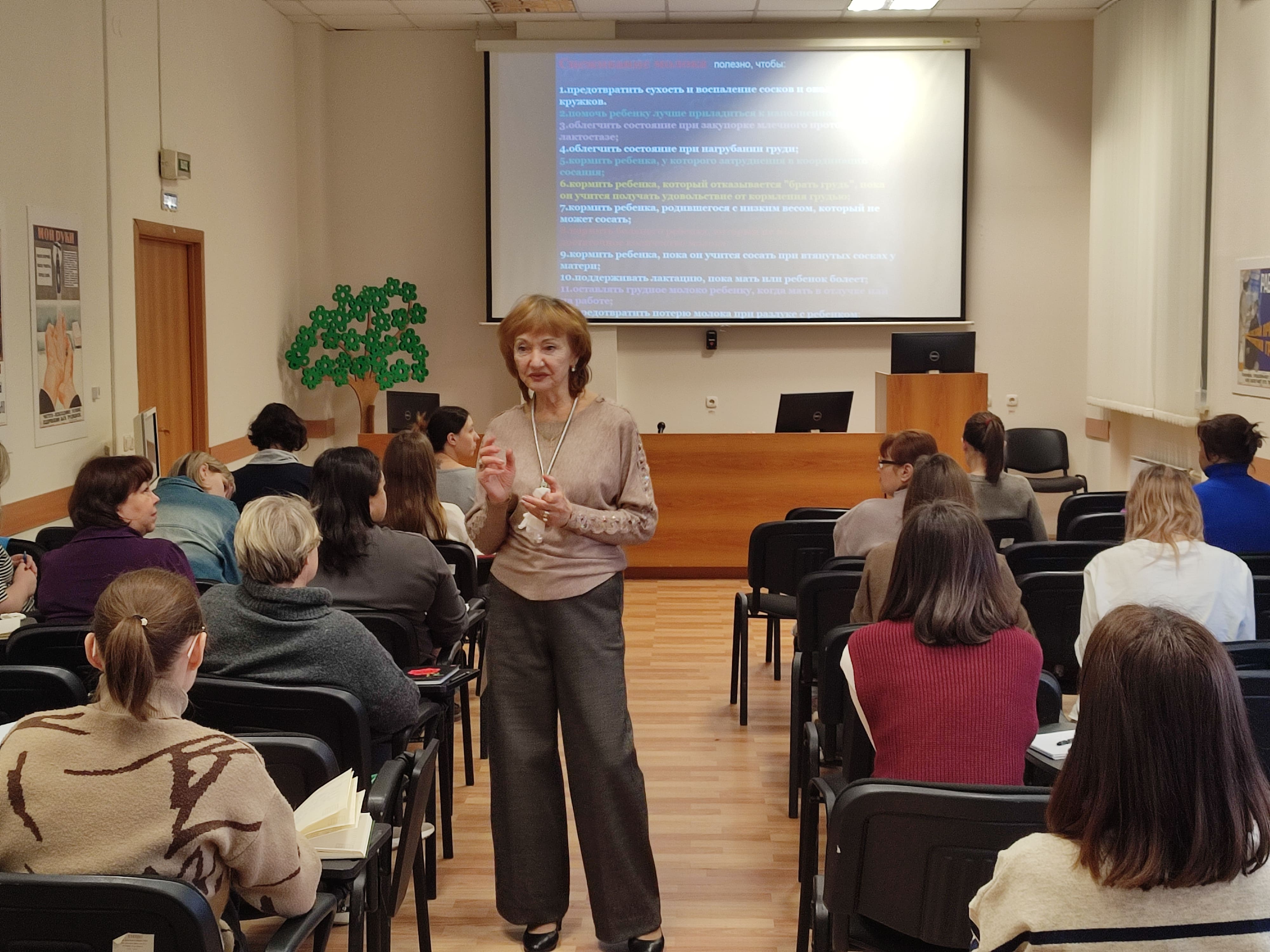 Команда инструкторов по грудному вскармливанию Свердловской области пополнилась 120 новыми специалистами