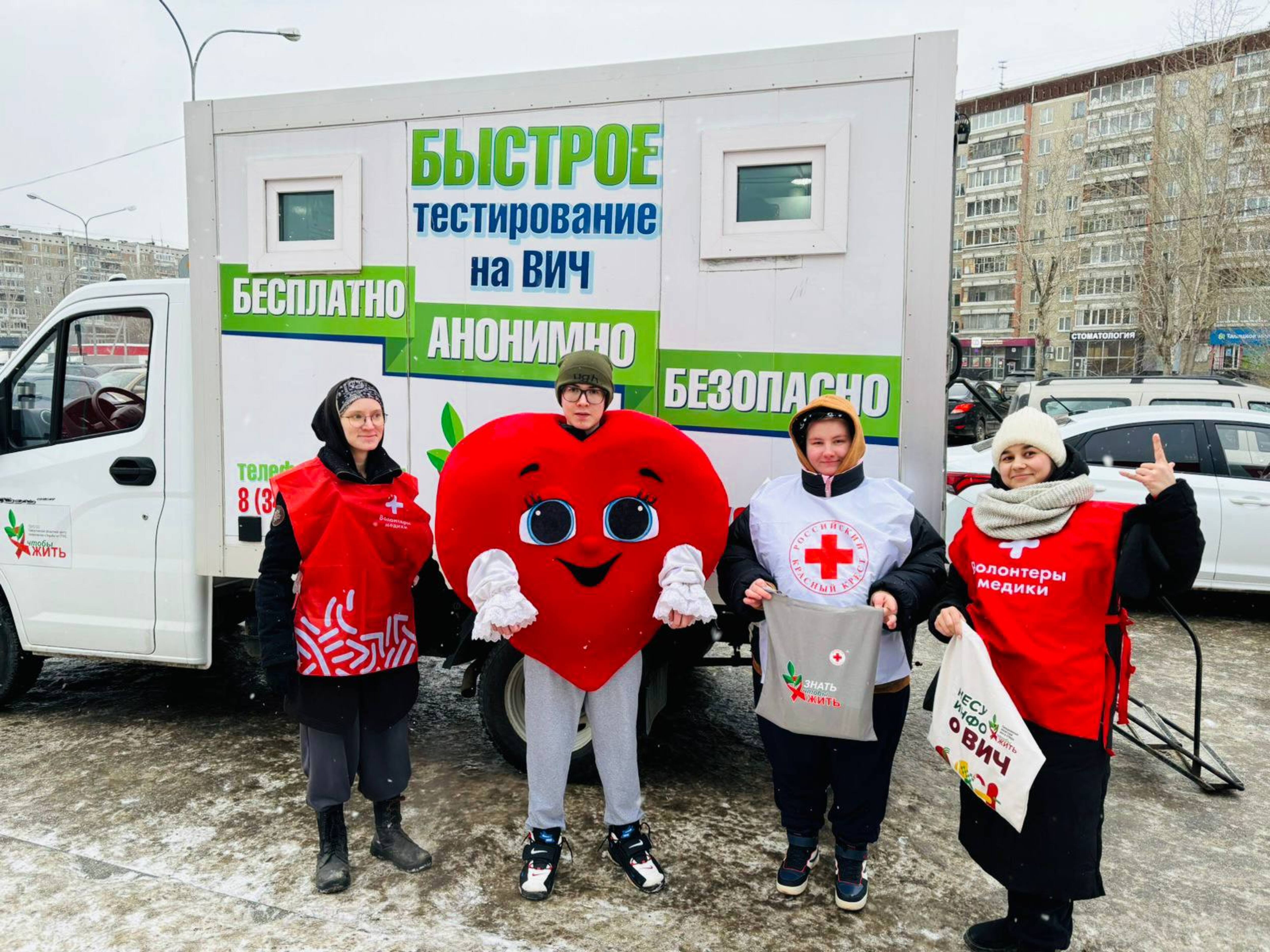Свердловские медики приглашают жителей и гостей Екатеринбурга пройти экспресс-тестирование на ВИЧ