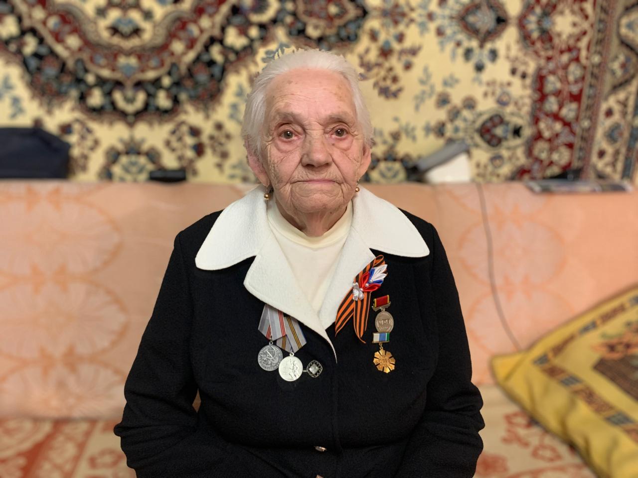 «От Освенцима до Урала: история жизни медсестры Рони Семушиной»