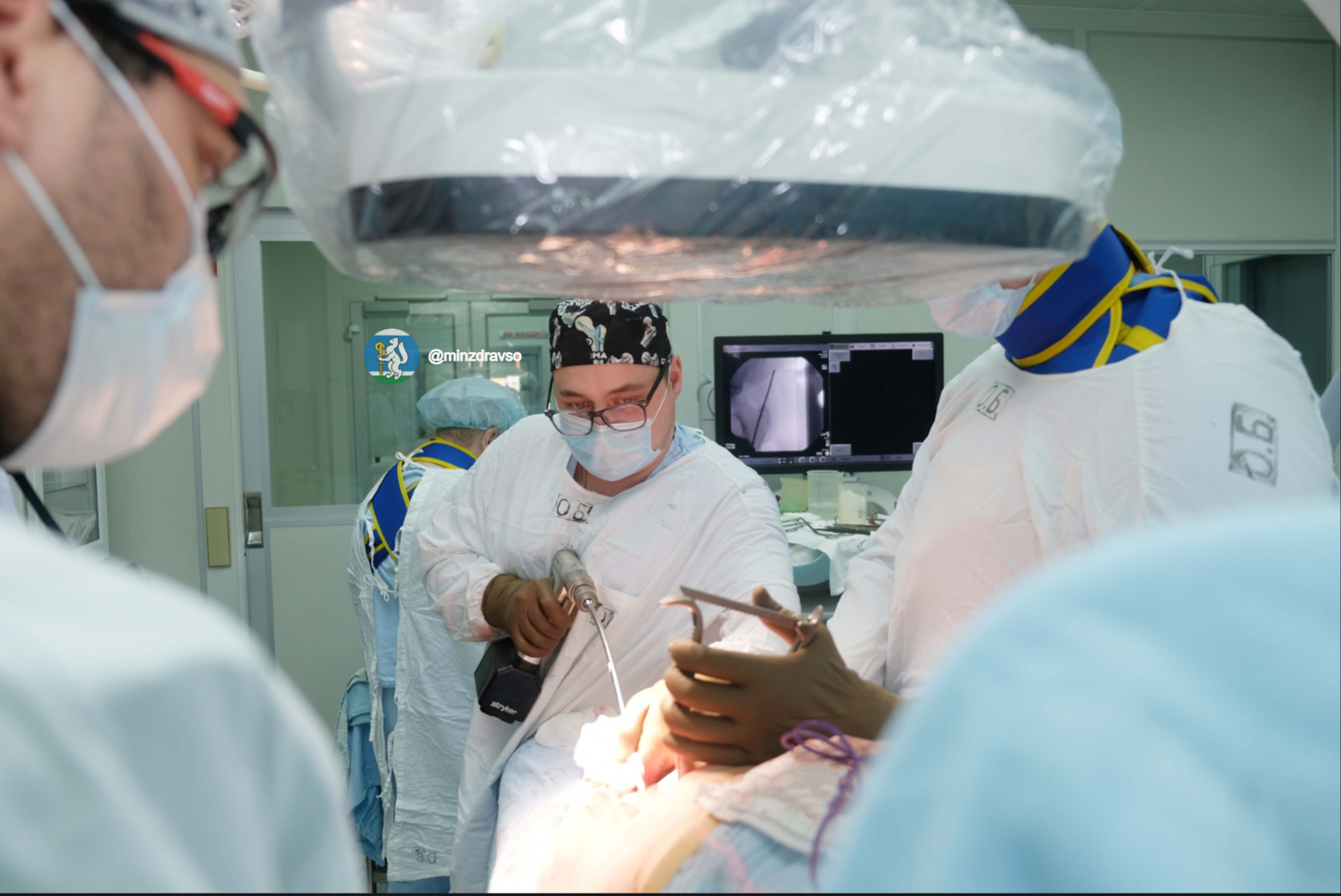 Передовое направление онкоортопедии с применением высокоточных имплантов развивают в Свердловском онкодиспансере