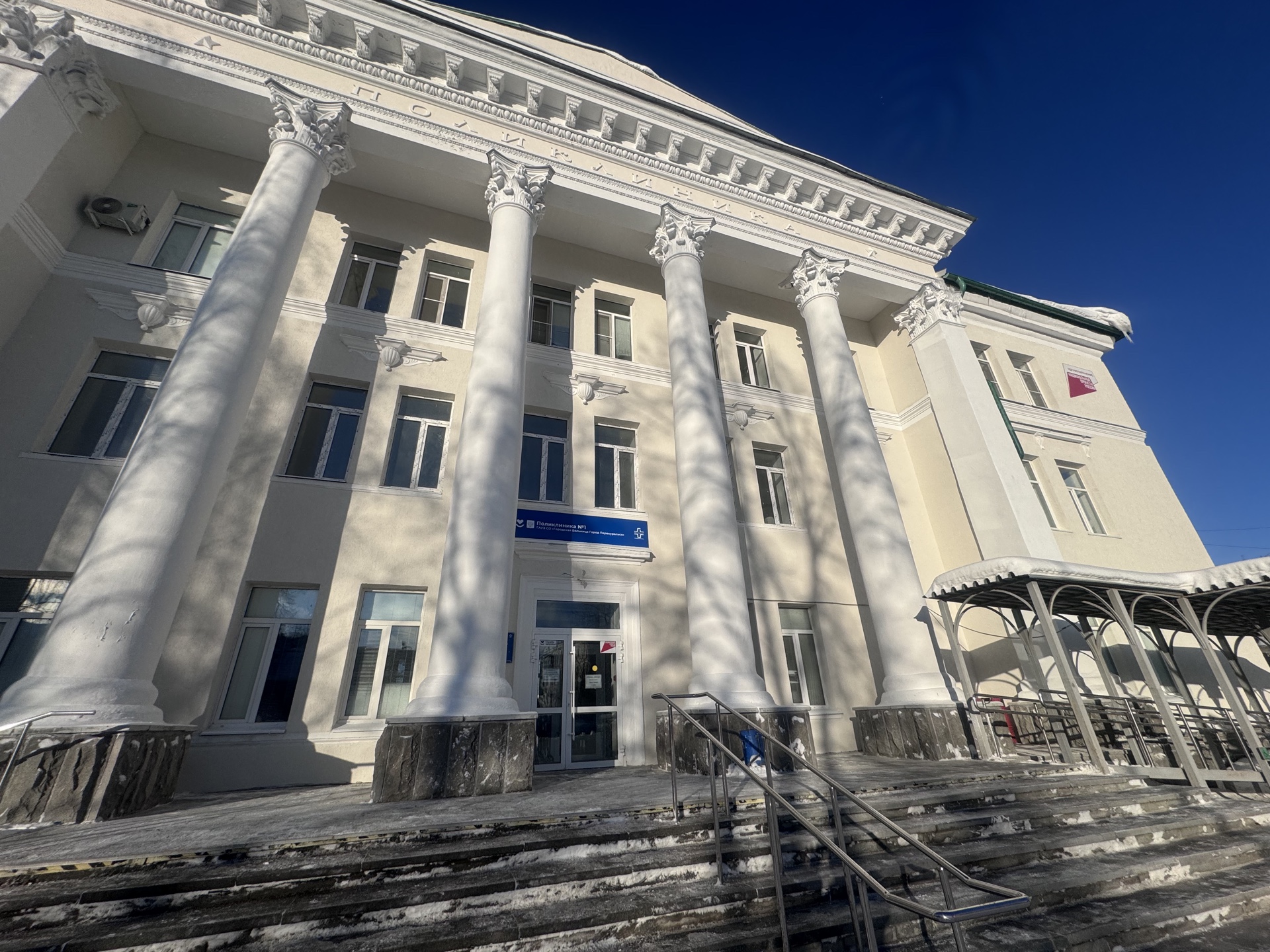 Денис Паслер: Продолжаем обновлять поликлиники и сельские подразделения больниц