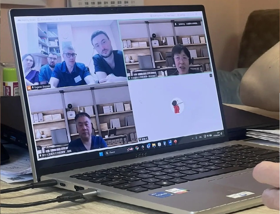 Врачи Екатеринбурга и Даляня объединяют усилия для помощи недоношенным детям