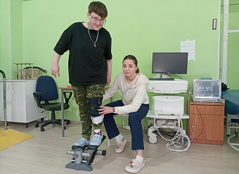 Медики с помощью современной реабилитации возвращают к жизни 27-летнюю свердловчанку, перенёсшую повторный инсульт