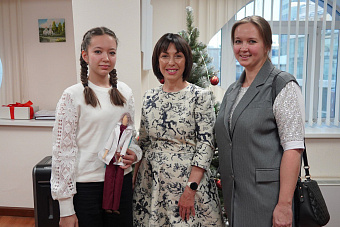 Татьяна Савинова исполнила мечту 13-летней Екатерины в рамках акции «Ёлка желаний»