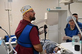 Свердловские врачи спасли 70-летнюю женщину, которую едва не убила обычная сосиска