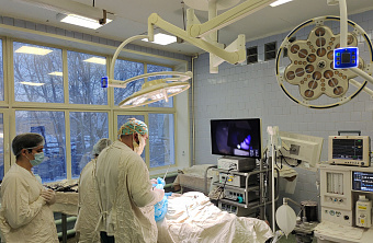 Хирурги ЦГБ №7 успешно провели операцию юной свердловчанке с редкой патологией — кистой урахуса