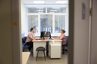 Губернатор Свердловской области Денис Паслер сообщил о завершении капремонта поликлиники в Ревде