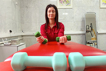 Врачи уральской здравницы «Липовка» восстановили чувствительность травмированной кисти молодой режевлянки