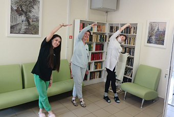 «Пять минут спасают спину»: свердловский врач напомнила, как офисным работникам сохранить здоровье с помощью ЛФК