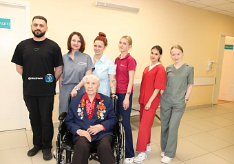 Эндоскописты ГКБ №40 удалили камень из желчного протока 95-летней бывшей узнице концлагеря без единого внешнего разреза