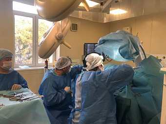 «Не везёт мне с ногой»: травматологи ЦГКБ №24 помогли 45-летнему пациенту снова начать ходить после четвёртого перелома